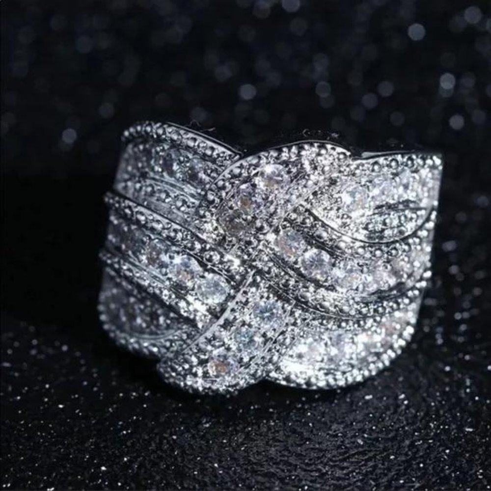 925 STERLING SILVER DIAMOND RING, CUTE RING, SHINY RING. - Picture 4 of 6